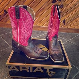 Ariat size 10 cowboy boots